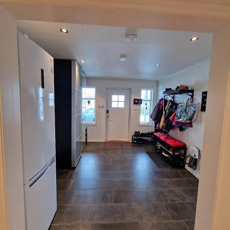 Private With Shared Kitchen, Bathroom And Tv Gjøvik