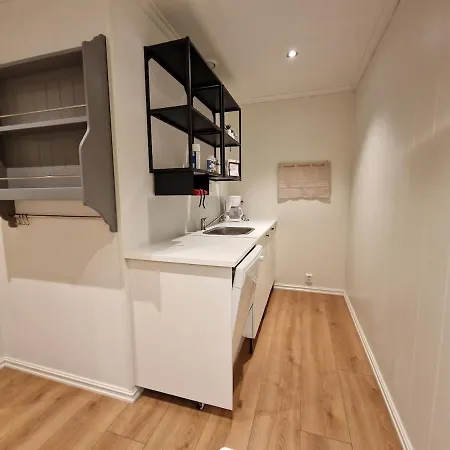 Private With Shared Kitchen, Bathroom And Tv